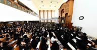 כ"ק אדמו"ר מצאנז קלויזענבורג שליט"א ביי אמירת סליחות ראשונות בקרב חסידיו אין עיה"ק ירושלים