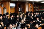 כ"ק אדמו"ר מצאנז קלויזענבורג שליט"א ביי אמירת סליחות ראשונות בקרב חסידיו אין עיה"ק ירושלים