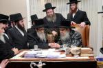 Main image for האדמו"ר מקיוויאשד שליט"א אויף א באזוך ביי כ"ק אדמו"ר מסאטמאר שליט"א נעכטן אויפדערנאכט בעת די זמני כניסה.