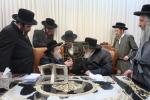 אדמורי"ם ביי פאר הדור הרה"ק רבי יעקב מאיר שעכטער שליט"א  לברך ולהתברך בברכת השנים לקראת הימים הנוראים