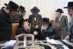 אדמורי"ם ביי פאר הדור הרה"ק רבי יעקב מאיר שעכטער שליט"א  לברך ולהתברך בברכת השנים לקראת הימים הנוראים