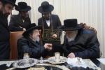 אדמורי"ם ביי פאר הדור הרה"ק רבי יעקב מאיר שעכטער שליט"א  לברך ולהתברך בברכת השנים לקראת הימים הנוראים