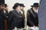 אדמורי"ם ביי פאר הדור הרה"ק רבי יעקב מאיר שעכטער שליט"א  לברך ולהתברך בברכת השנים לקראת הימים הנוראים