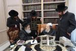 אדמורי"ם ביי פאר הדור הרה"ק רבי יעקב מאיר שעכטער שליט"א  לברך ולהתברך בברכת השנים לקראת הימים הנוראים