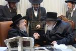 אדמורי"ם ביי פאר הדור הרה"ק רבי יעקב מאיר שעכטער שליט"א  לברך ולהתברך בברכת השנים לקראת הימים הנוראים