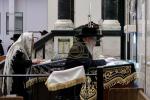 כ"ק אדמו"ר מסאטמאר שליט"א ביי אמירת סליחות היינט אינדערפרי אין ביהמ"ד הגדול.