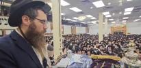 Main image for טויזנטער תשרי געסט ביים דאווענען שחרית אין 770 בעפאר ראש השנה