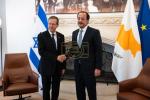 פרעזידענט הערצאג און דער פירער פון קפריסין זוכן צו פארשטארקן האנדל און זיכערהייט