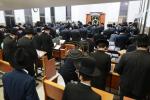 א' סליחות ביי מרן פוסק הדור הגאון ר' משה שטערנבוך שליט"א אינעם היכל הישיבה אין בית שמש.
