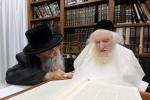 אדמו"רים און ראשי ישיבות ביים ארויף גיין בביתו נאוה קודש לברך ולהתברך בקודש פנימה פון פוסק הדור הגאון ר' משה שטערנבוך שליט"א