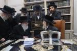 כ"ק אדמו"ר מבהוש שליט"א אצל פאר הדור הגה"צ רבי יעקב מאיר שכטער שליט"א