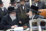 כ"ק אדמו"ר מבהוש שליט"א אצל פאר הדור הגה"צ רבי יעקב מאיר שכטער שליט"א