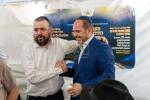 היסטאריע אין 'קאסטראמע': ספרי קודש אנטדעקט אין די ווענט פונעם בנין, און א כתיבת ספר תורה