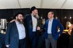 היסטאריע אין 'קאסטראמע': ספרי קודש אנטדעקט אין די ווענט פונעם בנין, און א כתיבת ספר תורה