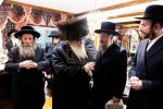 כ"ק אדמור מסאטמאר שליטא באזוכט אין שטוב פון הרבני הנגיד חיים מרדכי אינזליכט שליט"א אין מאָנסי