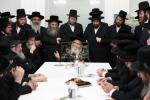 מעמד חתימת שטרות בראשות כ"ק אדמו"ר מסאטמאר שליט"א
