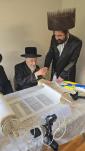 כתיבת ספר תורה כ"ק אדמו"ר מליסקא שליט"א ביי א כתיבת ספר תורה וואס איז געווארן געשריבן דורך ר' יעקב דוב כהן הי"ו