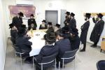 מעמד קביעת מזוזה פאר א נייעם אגף פון 7 לערן צימערן אין ת"ת ויזניץ בית שמש, בראשות פונעם רב פון קריה שליט"א און די הנהלת המוסדות.