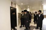 מעמד קביעת מזוזה פאר א נייעם אגף פון 7 לערן צימערן אין ת"ת ויזניץ בית שמש, בראשות פונעם רב פון קריה שליט"א און די הנהלת המוסדות.
