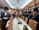 סליחות און חלוקת האניג ביי כ"ק אדמו"ר מקראלי שליט"א