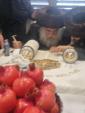 אדמור"ים ורבנים באטייליגן זיך ביי אן סיום כתיבת ספר תורה בראשות כ"ק אדמו"ר ממאקאווע שליט"א
