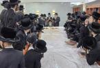 בילדער גאלעריע: כ"ק מרן אדמו"ר מצאנז קלויזענבורג שליט"א באזוכט אין ארה"ק פערטער טייל
