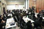 בעזלא ישיבה פון קרית גת זענן ארויף געקומן צו הערן א שיחת חיזוק פון כ"ק אדמור מדינוב לקראת ר"ה הבעל"ט