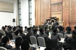 בעזלא ישיבה פון קרית גת זענן ארויף געקומן צו הערן א שיחת חיזוק פון כ"ק אדמור מדינוב לקראת ר"ה הבעל"ט