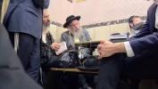 ווידעא: א חזנות צוזאמקום ציט אויפמערקזאמקייט אין די מאה שערים שטיבלאך אין ירושלים