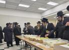 ד' מינים יריד פון טייערע סעט פאר ביליגע פרייזן דורך די קרית יואל צדקה קאסע צדקת העיר