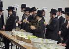 ד' מינים יריד פון טייערע סעט פאר ביליגע פרייזן דורך די קרית יואל צדקה קאסע צדקת העיר