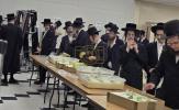 ד' מינים יריד פון טייערע סעט פאר ביליגע פרייזן דורך די קרית יואל צדקה קאסע צדקת העיר