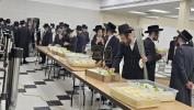 ד' מינים יריד פון טייערע סעט פאר ביליגע פרייזן דורך די קרית יואל צדקה קאסע צדקת העיר