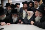 כ"ק אדמו"ר ממאכנובקא שליט"א ביים אפגעבן 'ברכת השנים' בבית מעונו פון הגאון ר' משה שטערנבוך שליט"א.