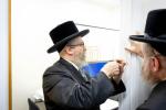 מעמד קביעות מזוזה און התמנות הדיין אינעם 'ווילידזש' אין שיכון סקווירא.