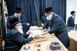 מעמד קביעות מזוזה און התמנות הדיין אינעם 'ווילידזש' אין שיכון סקווירא.