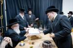 מעמד קביעות מזוזה און התמנות הדיין אינעם 'ווילידזש' אין שיכון סקווירא.