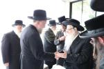 ביקור קודש פון א משלחת רבנים, חברי הוועד און די הנהלה פון כולל חיבת ירושלים לצדקת רבי מאיר בעל הנס, אין דער אכסניא פון נשיא הכולל כ"ק אדמו"ר מצאנז קלויזענבורג שליט"א אין ירושלים.