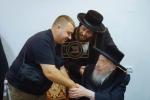 ווידעא פון אינטענסיווע לעצט מינוטיגע באגעגעניש צווישן משפיעי ברסלב און אוקראינישע רעגירונגס באאמטע לקראת דעם הויפט 'קיבוץ' אין אומאן