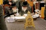 הנה מה טוב ומה נעים: האחים האדמורי"ם מנדבורנא אויף א היסטארישע באגעגעניש