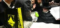 כ"ק אדמו"ר מבעלזא שליט"א ביים בודק זיין א מאראקאנער אתרוג.