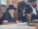 הגאון ר' דוב לאנדאו ביים באזוכן ביי כ"ק אדמו"ר מגור שליט"א