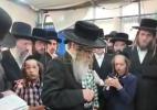 Main image for כ"ק המשפיע רבי נחמן בידערמאן שליט"א ביי 'תשליך', וואו ער ערקלערט פארוואס מען מאכט תשליך ביי לעבעדיגע פיש - "וויבאלד זיי האבן נישט געזינדיגט".