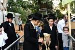 בילדער: כפרות שלאגן אין בני ברק ערב יום כיפור
