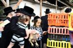 בילדער: כפרות שלאגן אין בני ברק ערב יום כיפור