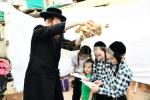 בילדער: כפרות שלאגן אין בני ברק ערב יום כיפור