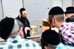 בילדער: כפרות שלאגן אין בני ברק ערב יום כיפור