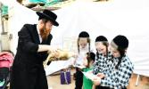 בילדער: כפרות שלאגן אין בני ברק ערב יום כיפור