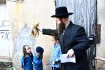 בילדער: כפרות שלאגן אין בני ברק ערב יום כיפור