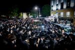 אריינבליק אינעם פרייליכן שולחן הטהור פון כ"ק מרן אדמו"ר מסאטמאר שליט"א מוצאי יום הכיפורים אין בית המדרש הגדול אין קרית יואל, נאכן געהויבענעם יום הקדוש בצל הקודש